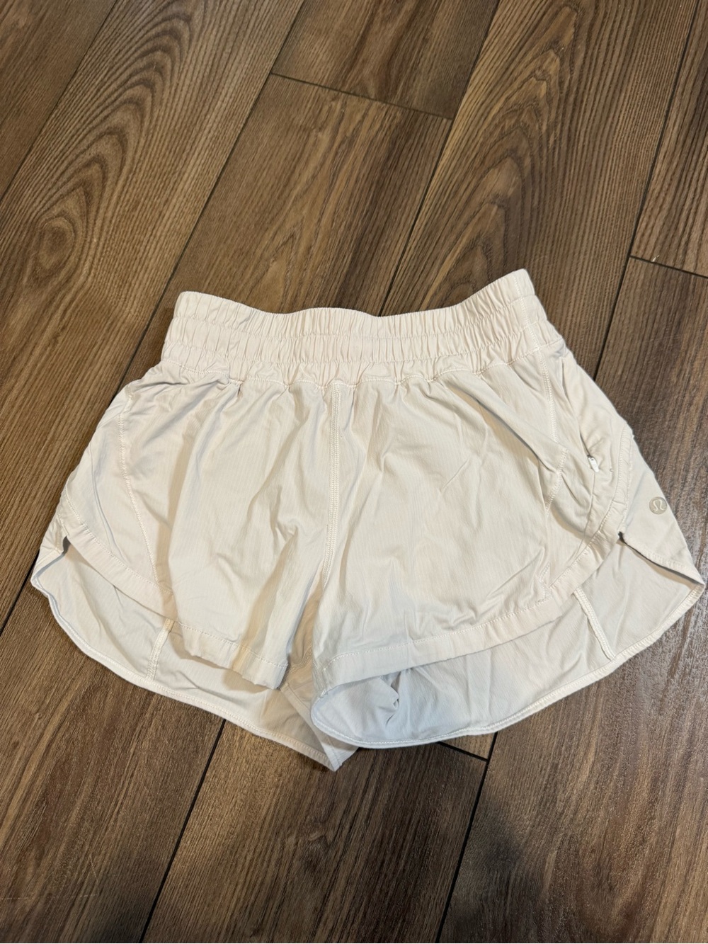 Lululemon Hotty Hot shorts in bone white
